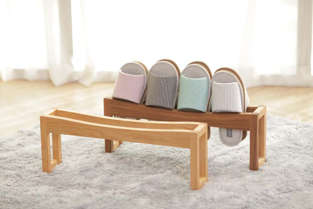 Slipper rack that keeps your entryway tidy and stylish by 해밀턴